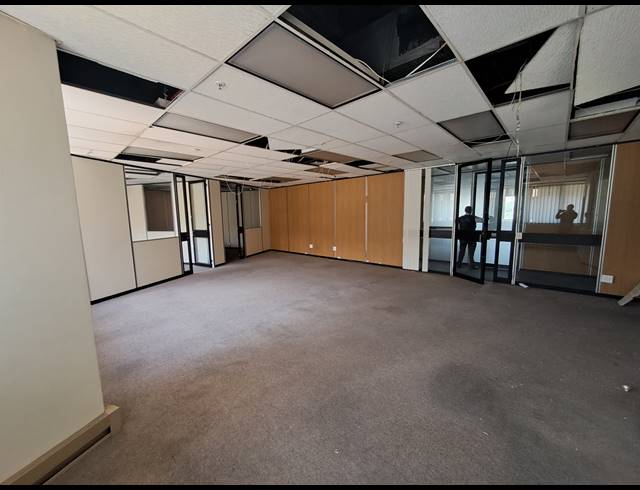 134M² OFFICE TO LET IN DUNKELD WEST